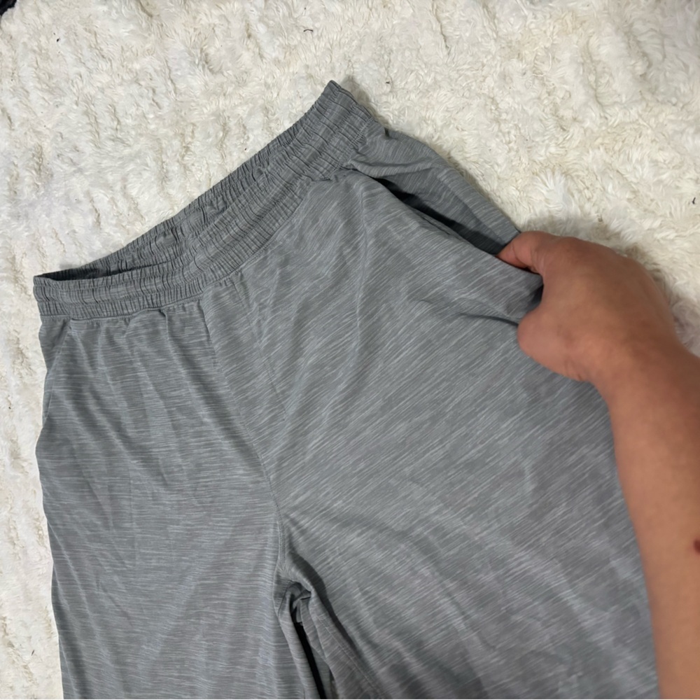LULULEMON ATHLETICA Men's Pace Breaker Gray Athletic Shorts - Picture 4 of 11